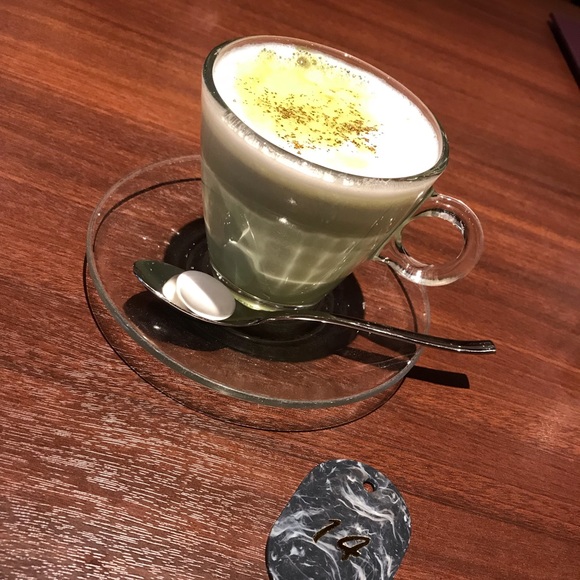 Meet your Posher, Ariana - Picture 1 of 1